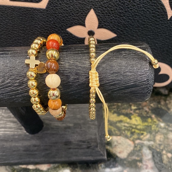 18k Gold Plated Beaded Cross Bracelet - Picture 4 of 4